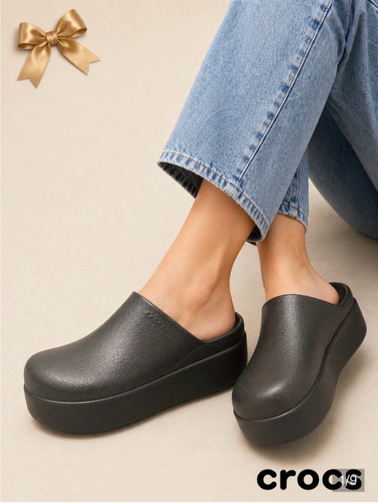 CROCS Shoes - Dylan Platform Clog in Black